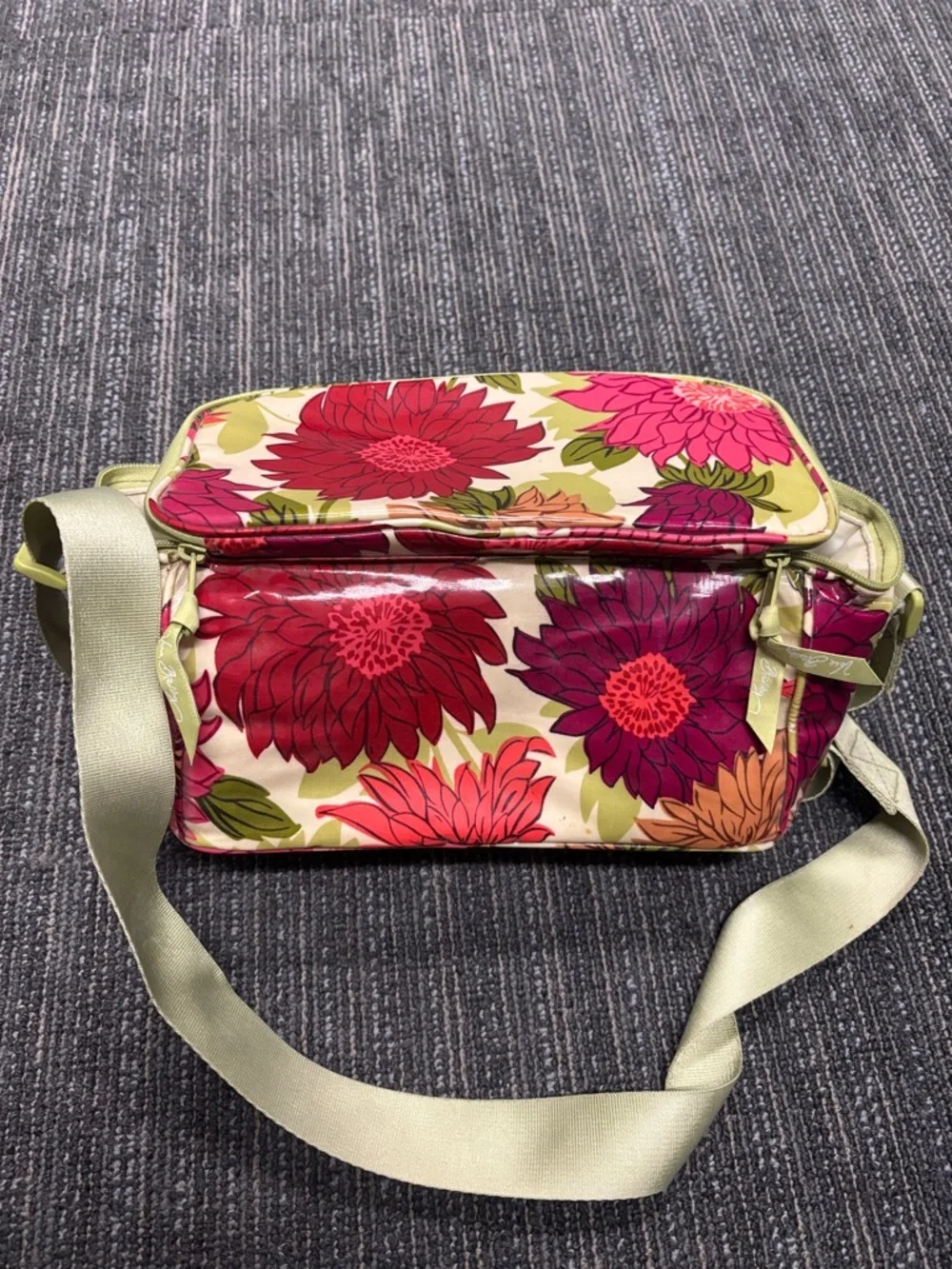 Vera Bradley Hello Dahlia lunch bag